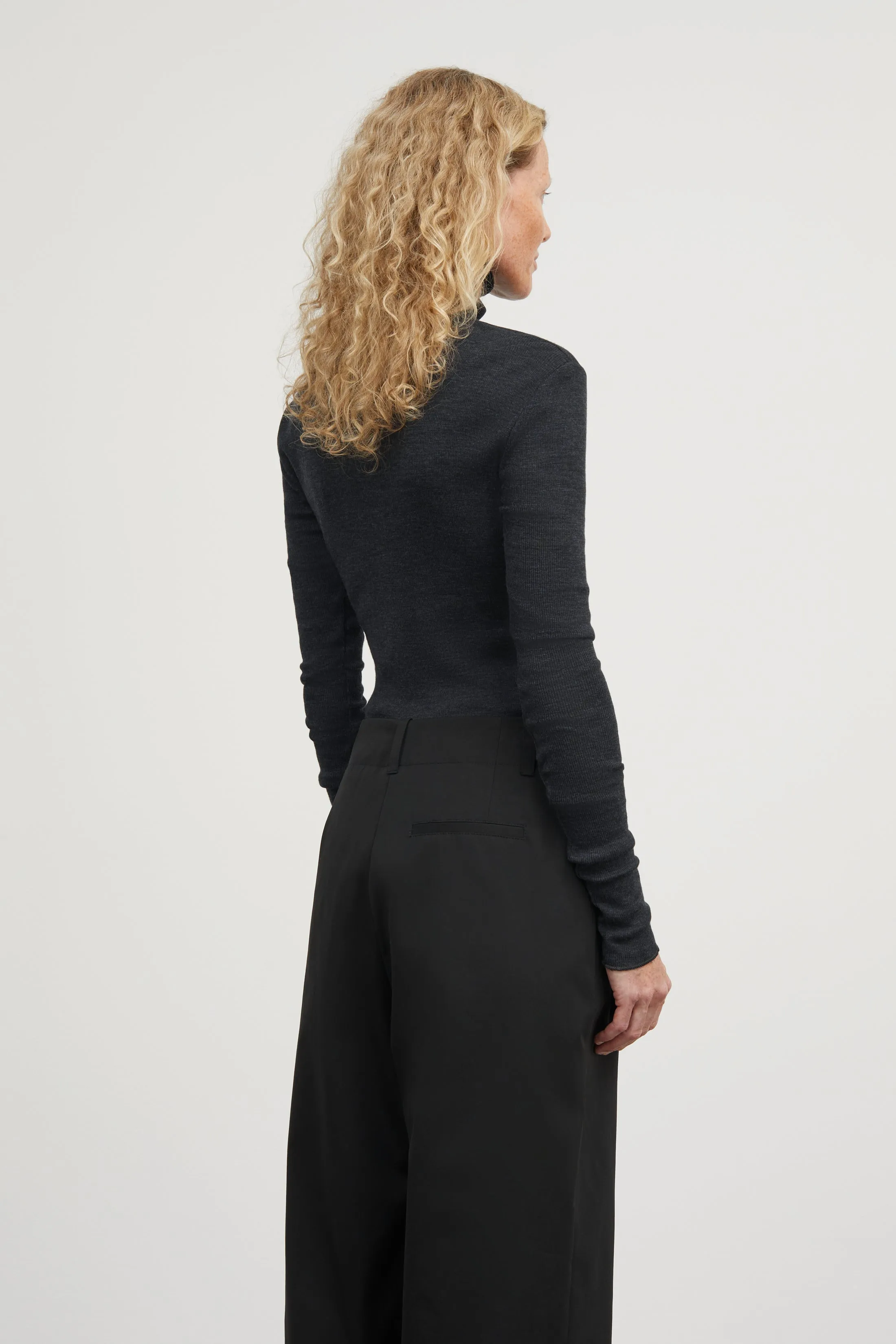 Amy T-neck - Dark Grey Melange